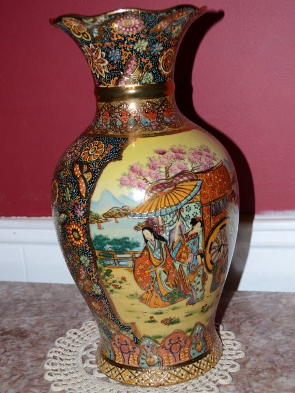 Vintage Satsuma Japanese Gold Vase